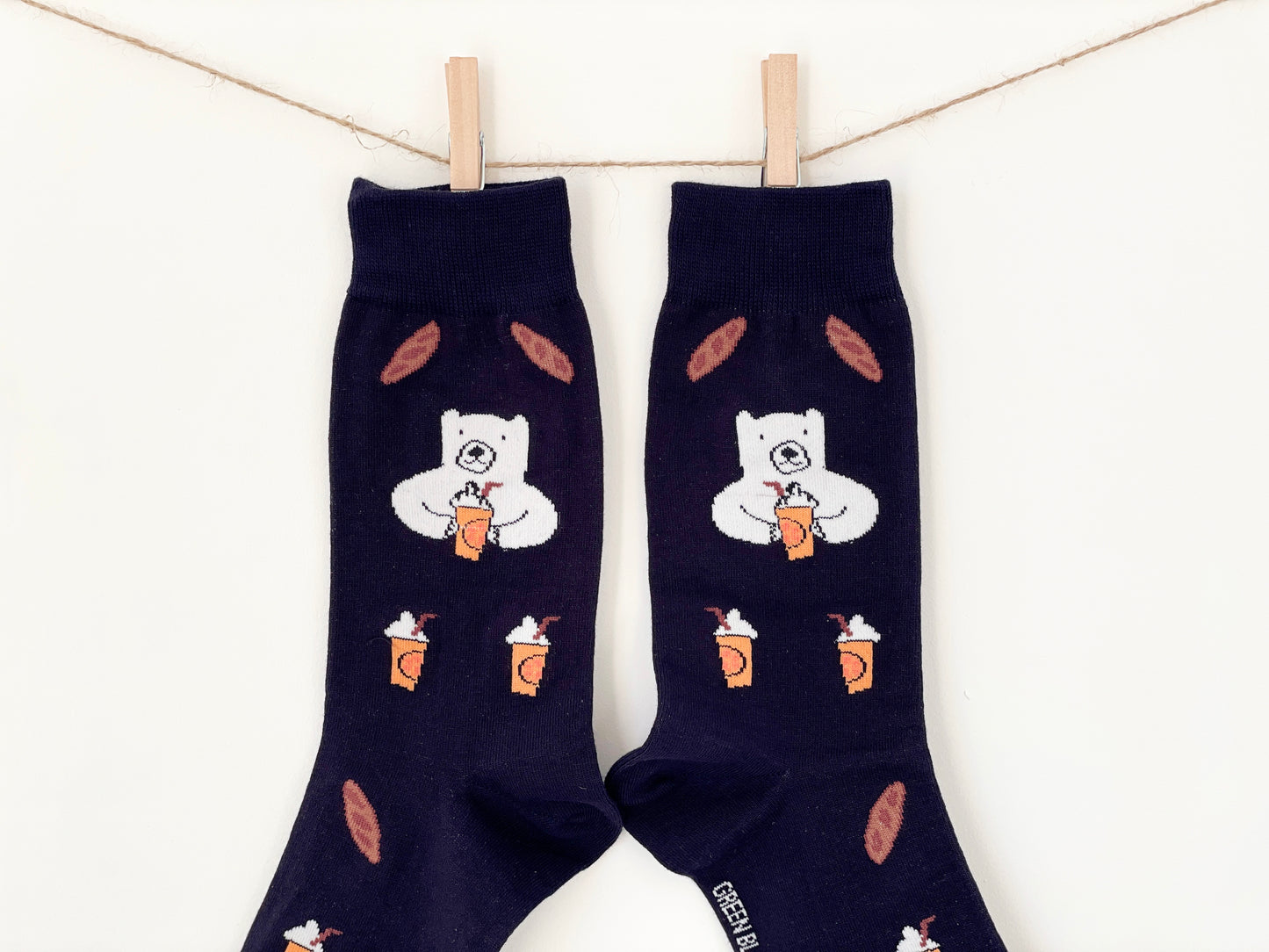 UNISEX | WHITE BEAR & GRAPEFRUIT JUICE SOCKS