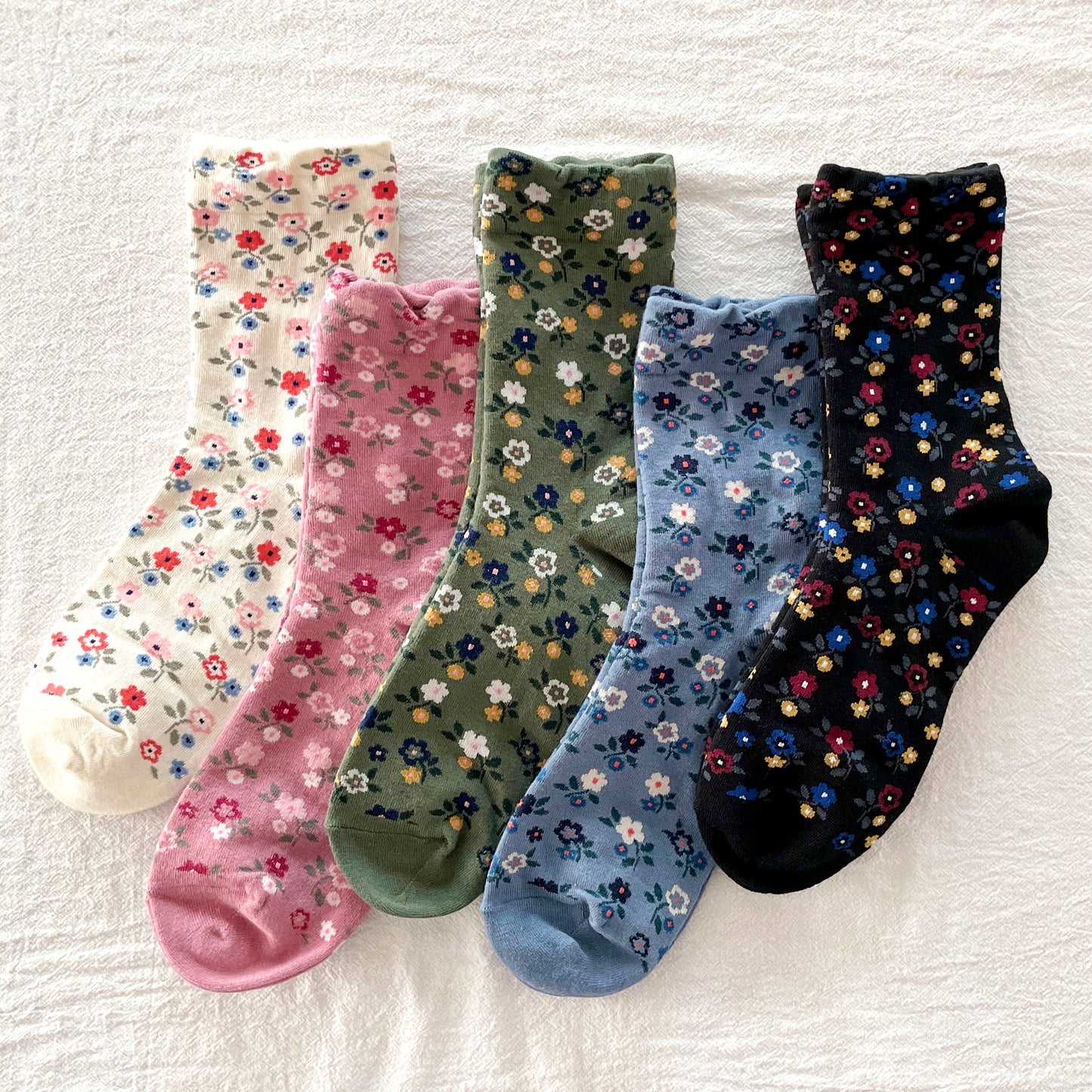 FLORAL PATTERN SOCKS