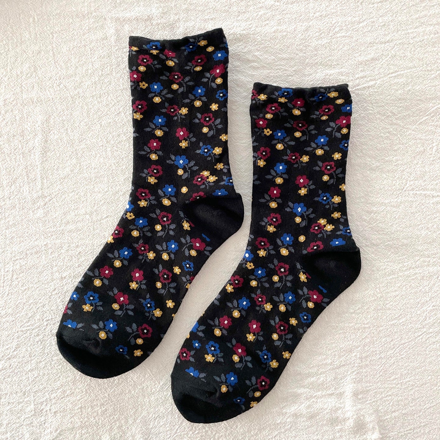 FLORAL PATTERN SOCKS